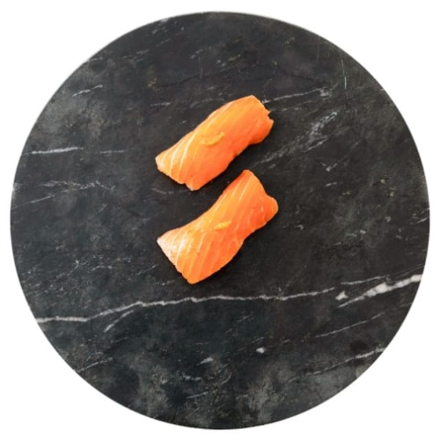 Salmon Sushi (2pc).